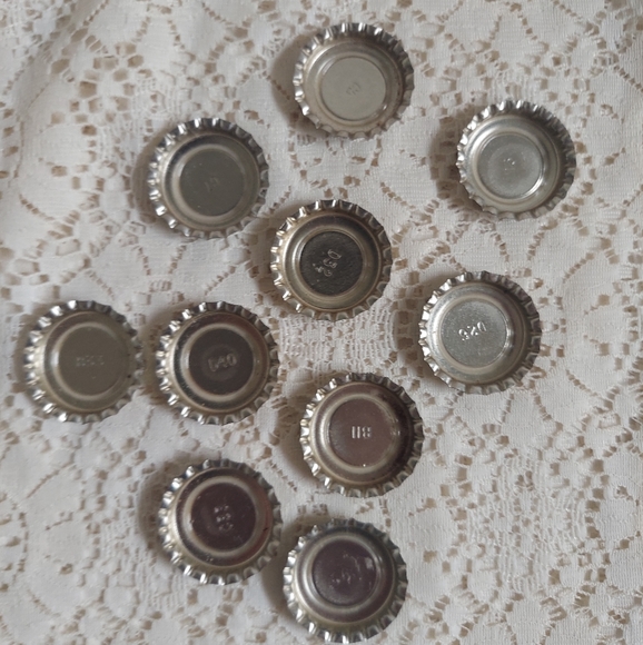 10 Soda Bottle Caps Pepsi Caffeine Free Metal Caps for Crafting or Collecting - Picture 5 of 5